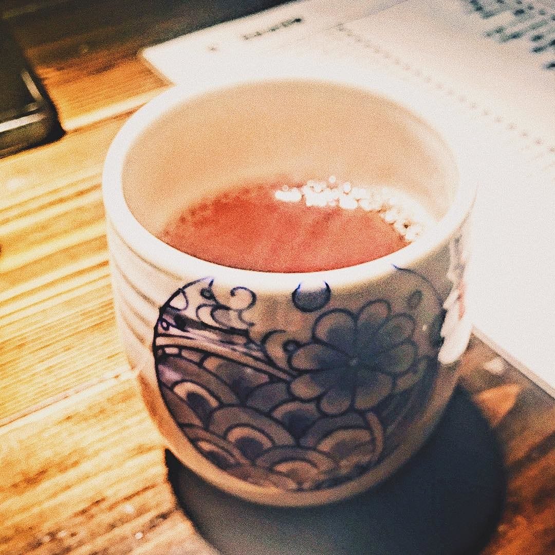 この五年間でお酒を飲んだのは家飲みシャンパン一杯だけだなー お茶 飲み会 烏龍茶 ウーロン茶 いただきます ご馳走様 ごちそうさま 飲み物 ホットドリンク 居酒屋 新年会 By 桐野りの Medium