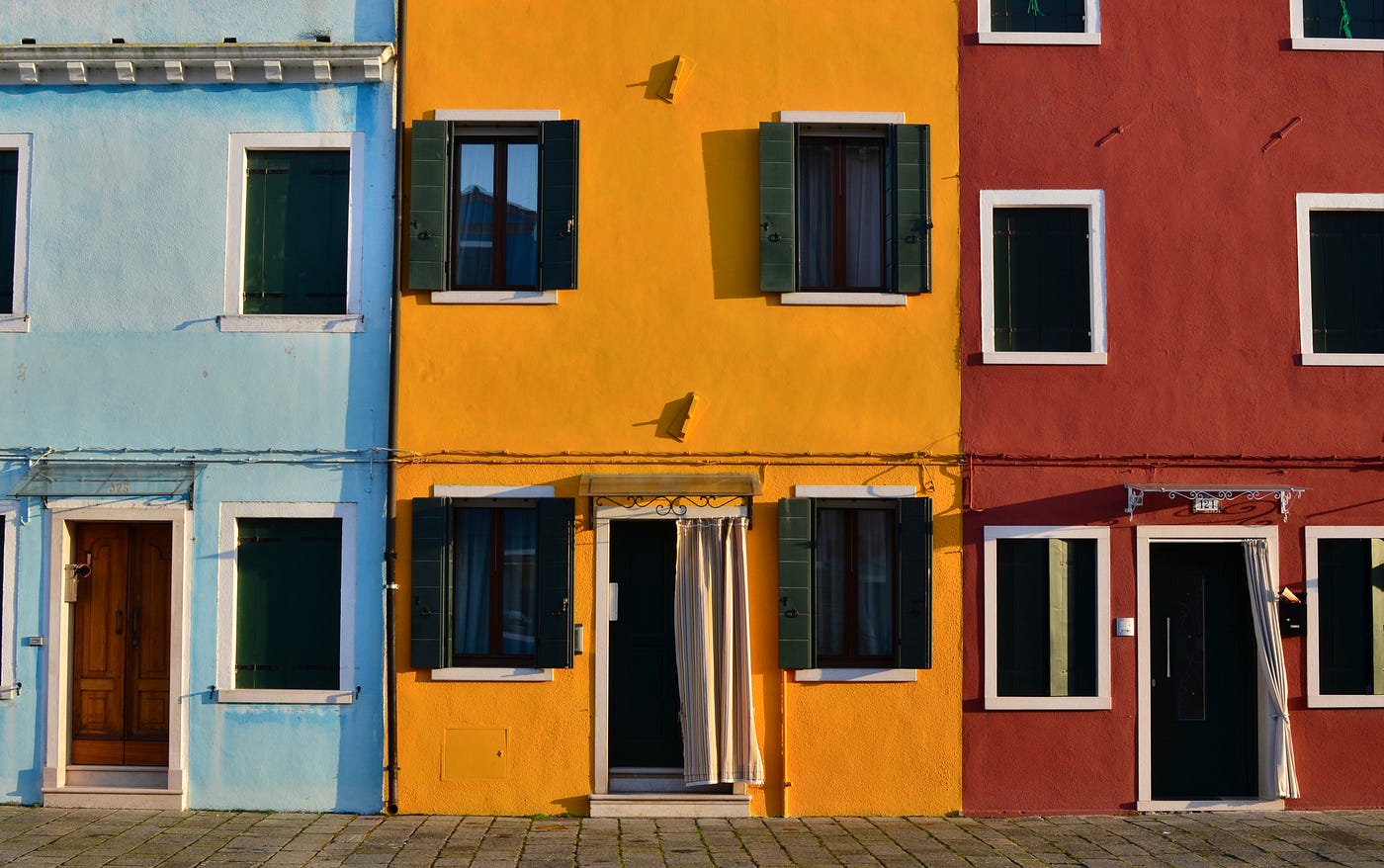 Three Use Cases of the Facade Design Pattern in Enterprise Applications |  by Sasha Mathews | Level Up Coding