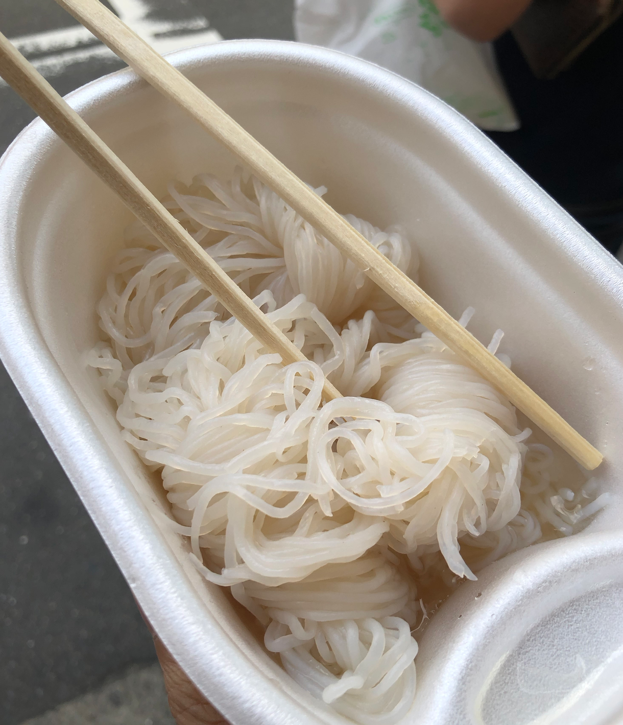 コンビニでダイエットをしようと思ったら とにかく おでん 白滝 糸こんにゃくに限る 今日はファミリーマートの糸こんにゃくを三個も一気に食べた By いなうらゆうま 稲浦悠馬 Yumainaura Medium