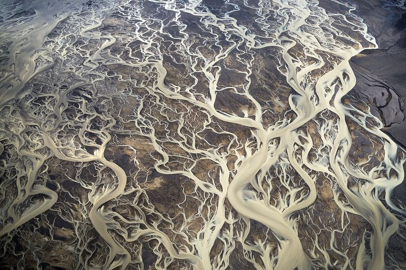 Intricate pattern formed by hundreds of streams intersecting with each others