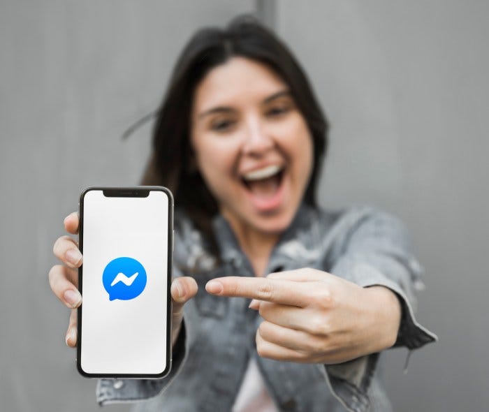HOW TO USE FACEBOOK MESSENGER TO GROW YOUR BUSINESS IN 2020 by Manuel