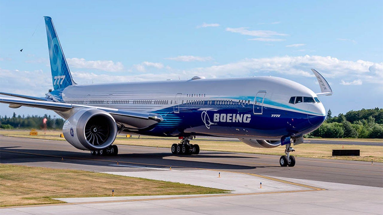 Boeing recommends airlines suspend use of some 777s after United incident