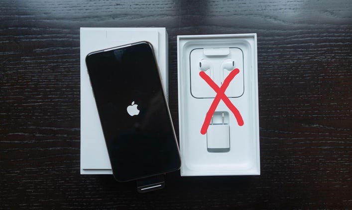 iPhone 12 Come with Free EarPods 