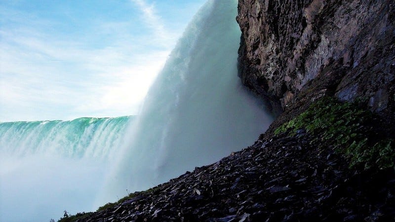 Come tuffarsi dalle cascate del Niagara | by Federica Mutti | Tasc | Medium