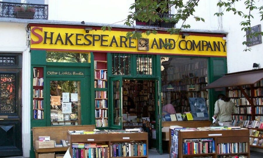 Shakespeare and Company: la libreria di Parigi che ospita i giramondo | by  Cultora | Cultorait | Medium
