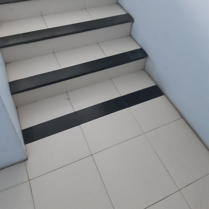Can you climb down safely using these stairs?