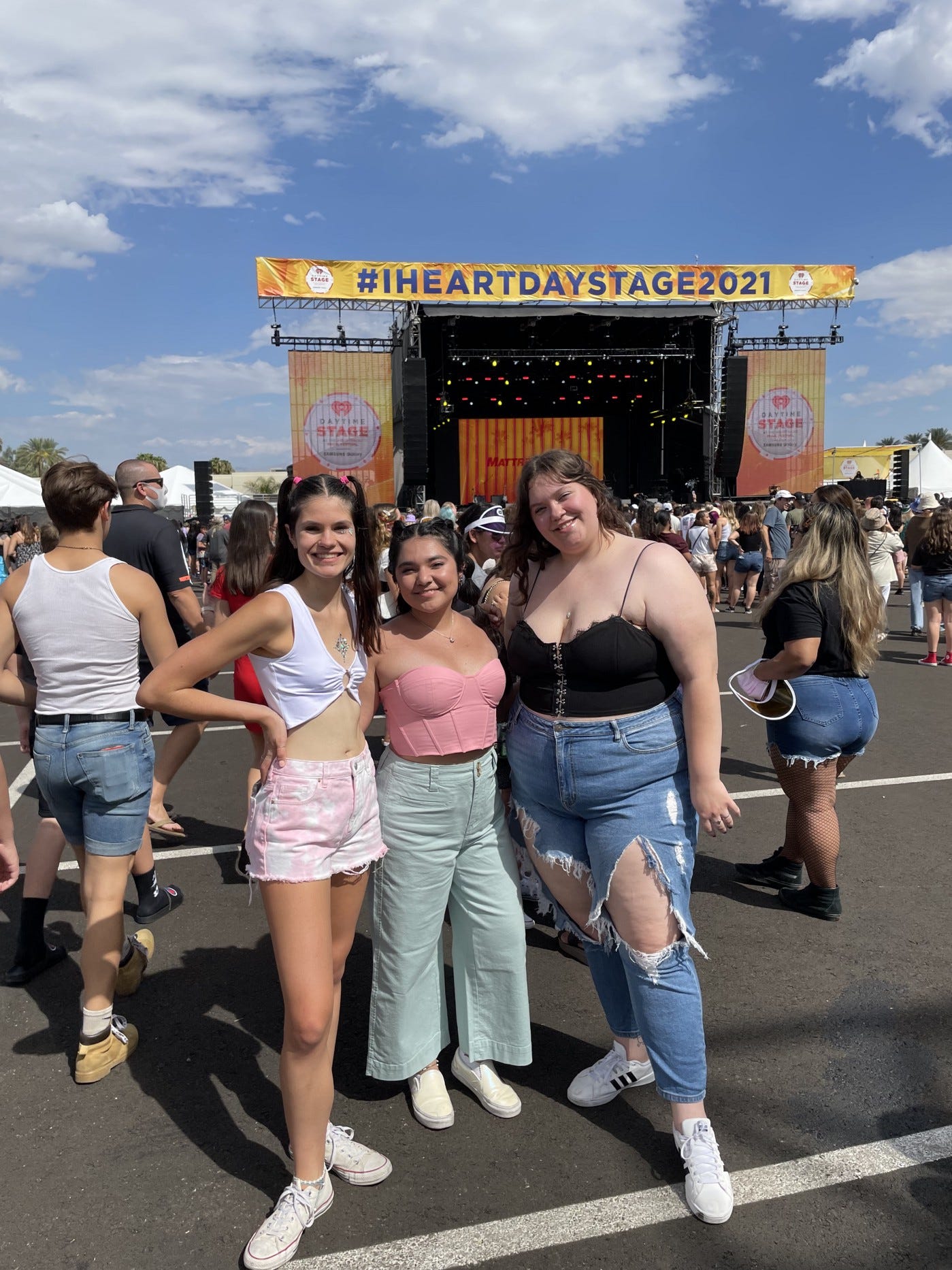 Going to Las Vegas music festivals How college students plan outfits
