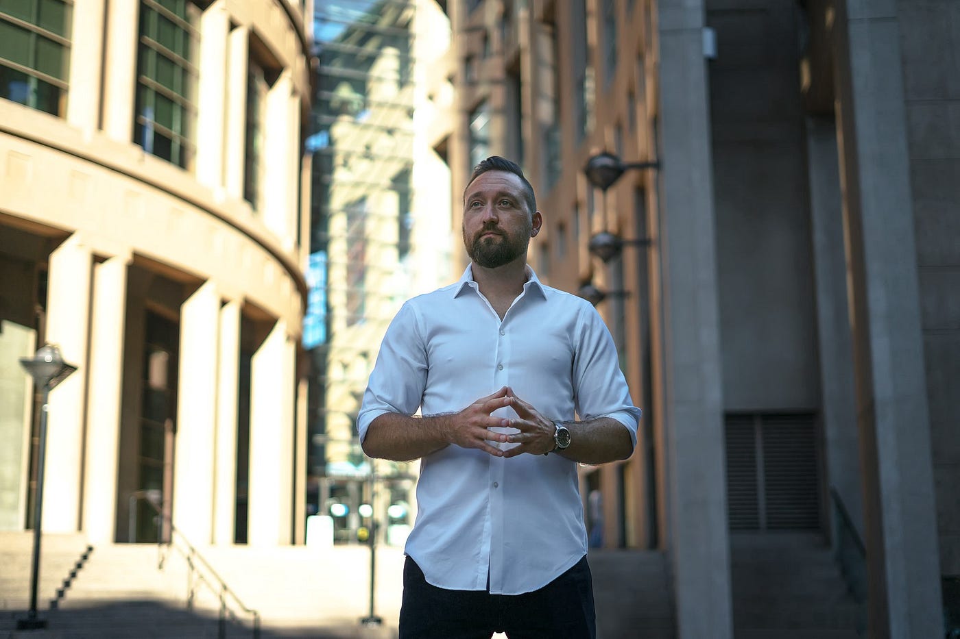 HOW TO FIND YOUR COACHING NICHE IN 5 SIMPLE STEPS with Lucas Rubix helping you build an online coaching business