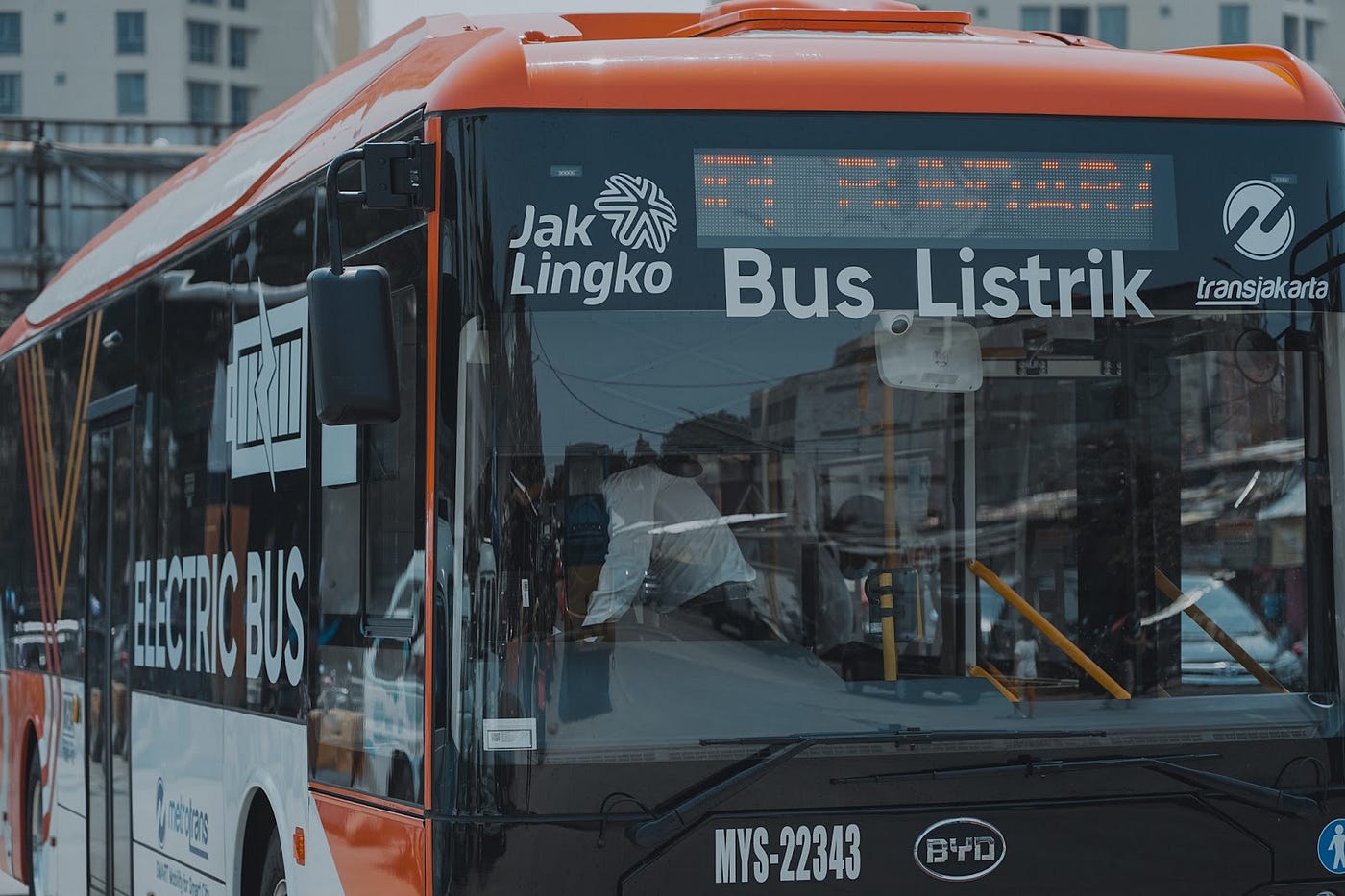 Bus listrik Metrotrans yang dioperasikan Transjakarta