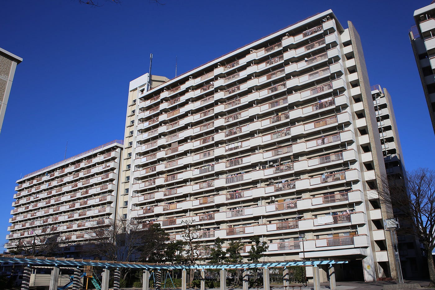 日本住宅政策與企業戰略 戰後時期中的復興院土地局地政課 以課長町田稔為首 曾經費一年半時間研究歐美的土地 By Moyashi Medium