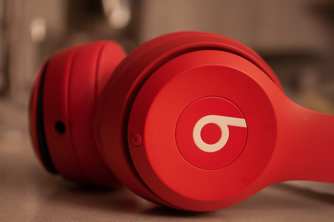 what rapper and producer founded the headphone company beats electronics