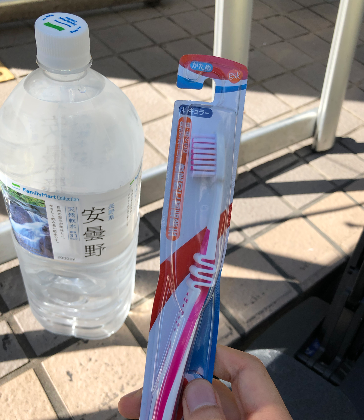 Kintone A キックボードの 足を置くボードが汚れる 手入れの方法は コンビニで歯ブラシと水を買ってきて 磨くのが良いかもしれないな By いなうらゆうま 稲浦悠馬 Yumainaura Medium