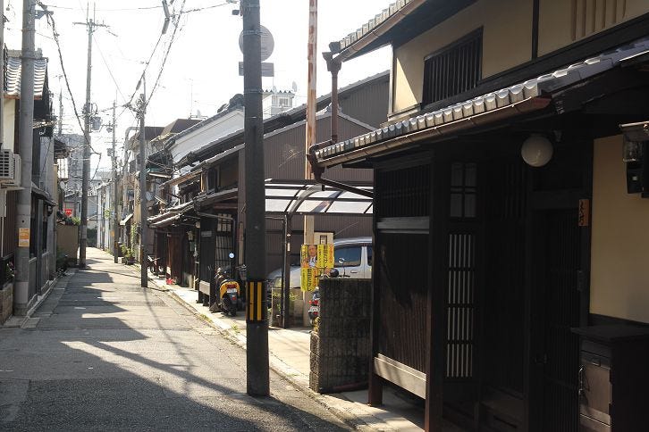 京都散策 緩慢的西陣漫步 最美的京都時間 我的京都深度旅行書 癒 旅 京都 By Yuchi Hsiao Medium
