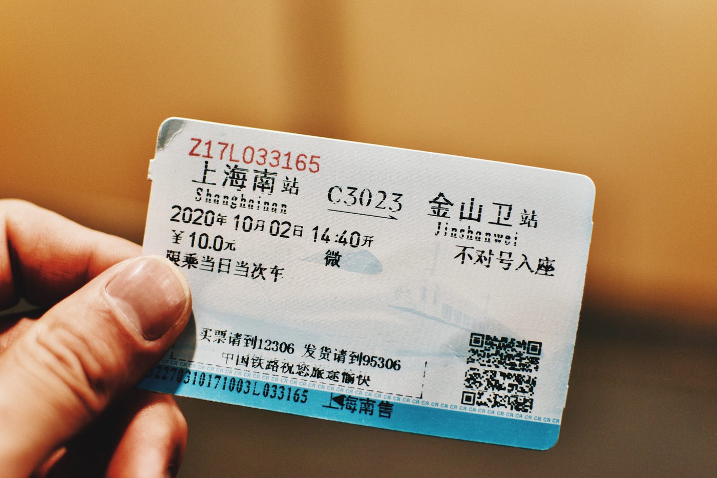 a hand holding a ticket with Chinese characters on it. https://www.newsbreak.com/publishers/@561573