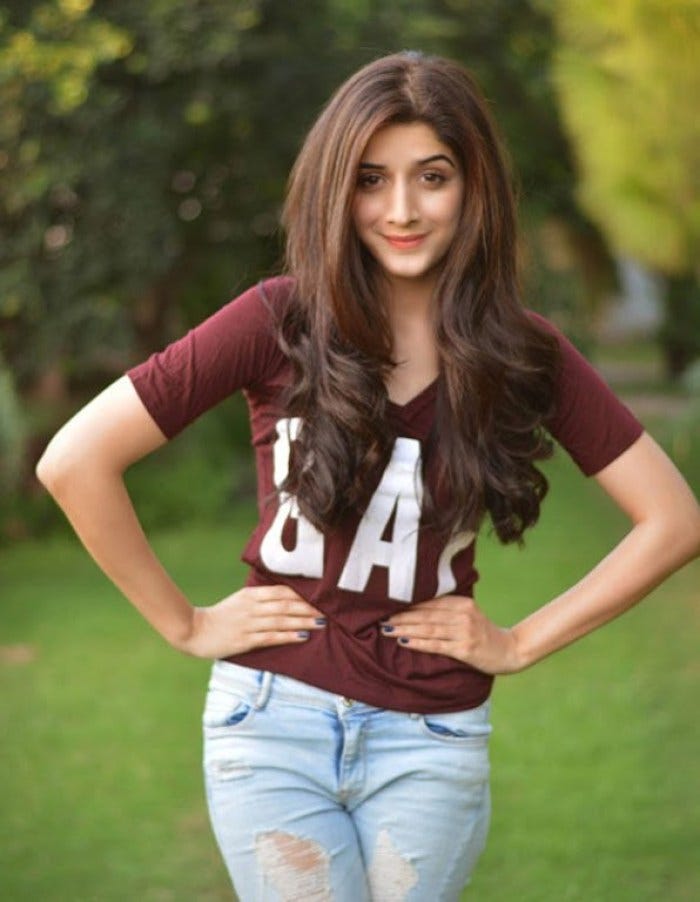 Pakistani Actress Mawra Hocane Photos in T-Shirt.