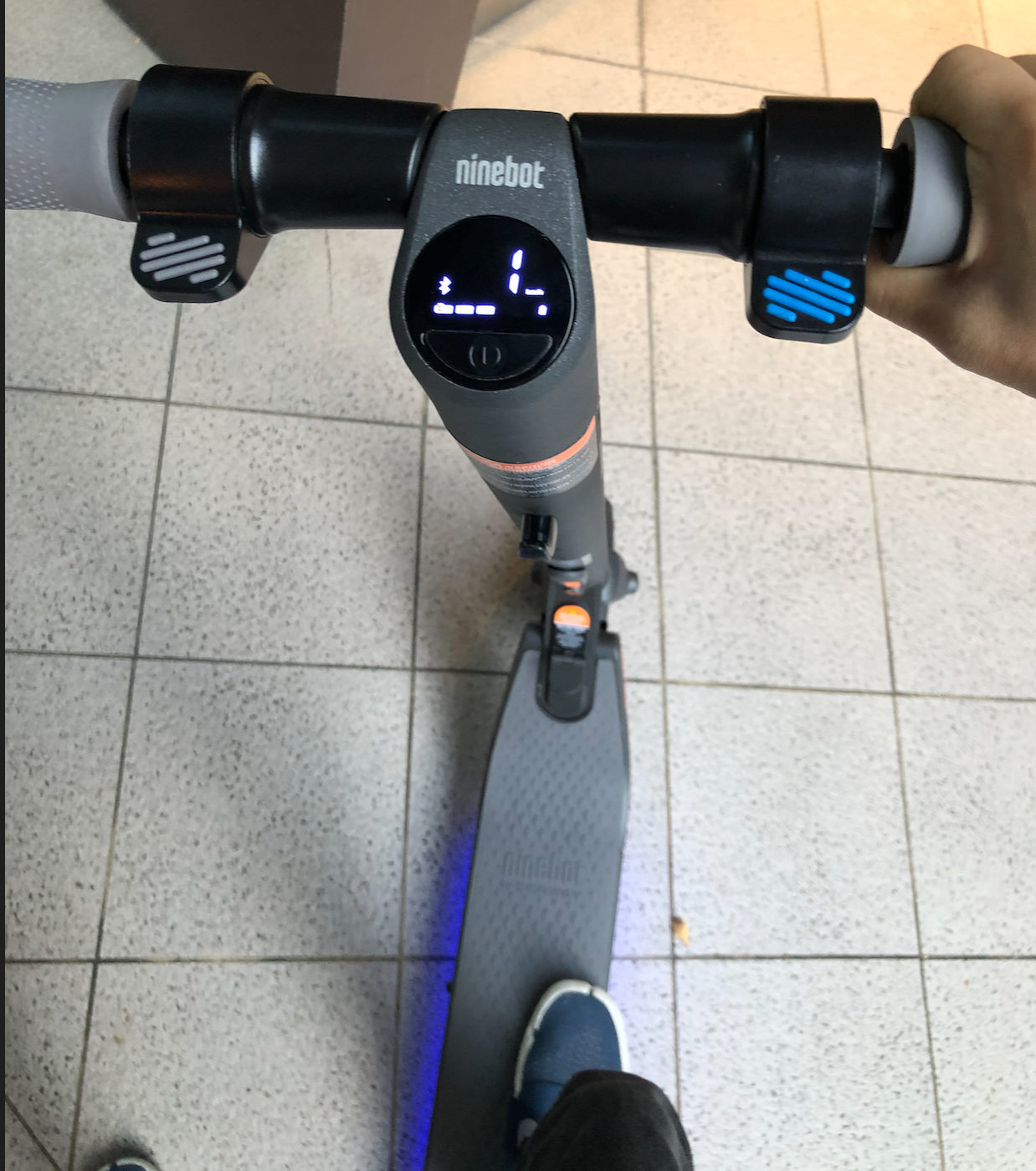電動キックボード セグウェイ Ninebot ES2 と kintone a の比較は 