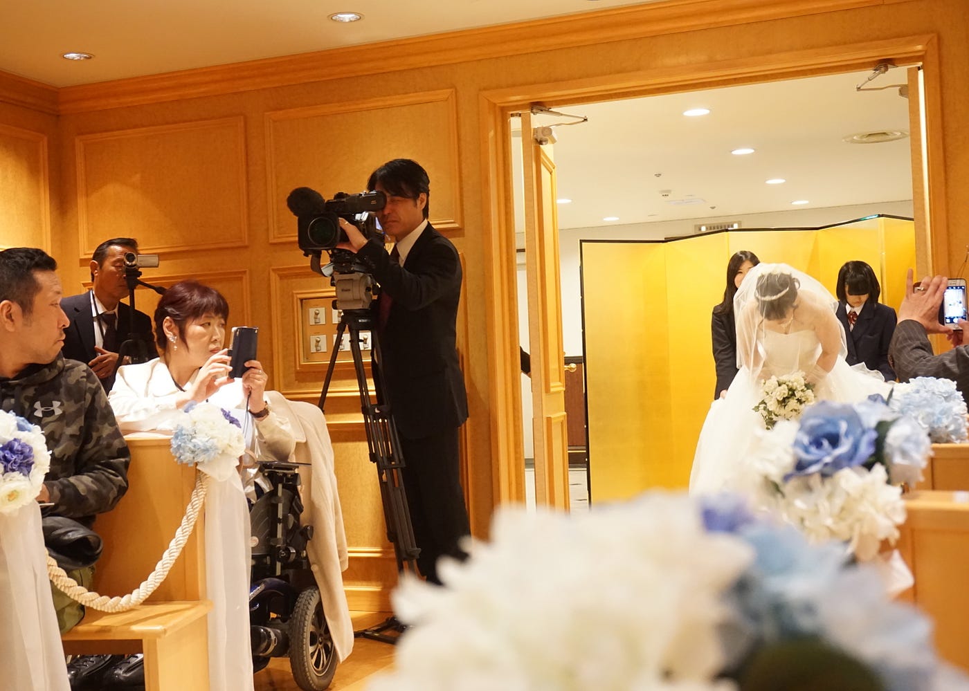 現場直擊 日本基督教 神道教 佛教聯手替同志伴侶證婚 靠民間的力量讓想結婚的人都可以辦婚禮 By Chang Yu Chieh 石川カオリ的日本時事まとめ翻譯 Medium