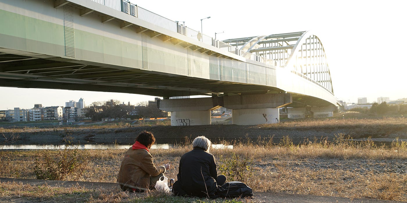 一瞬間的 火花 打開這本破了銷售紀錄的芥川賞得獎作 扣掉前面大篇幅的一大段拉哩拉哩的推薦文及推薦 By 重點就在括號裡
