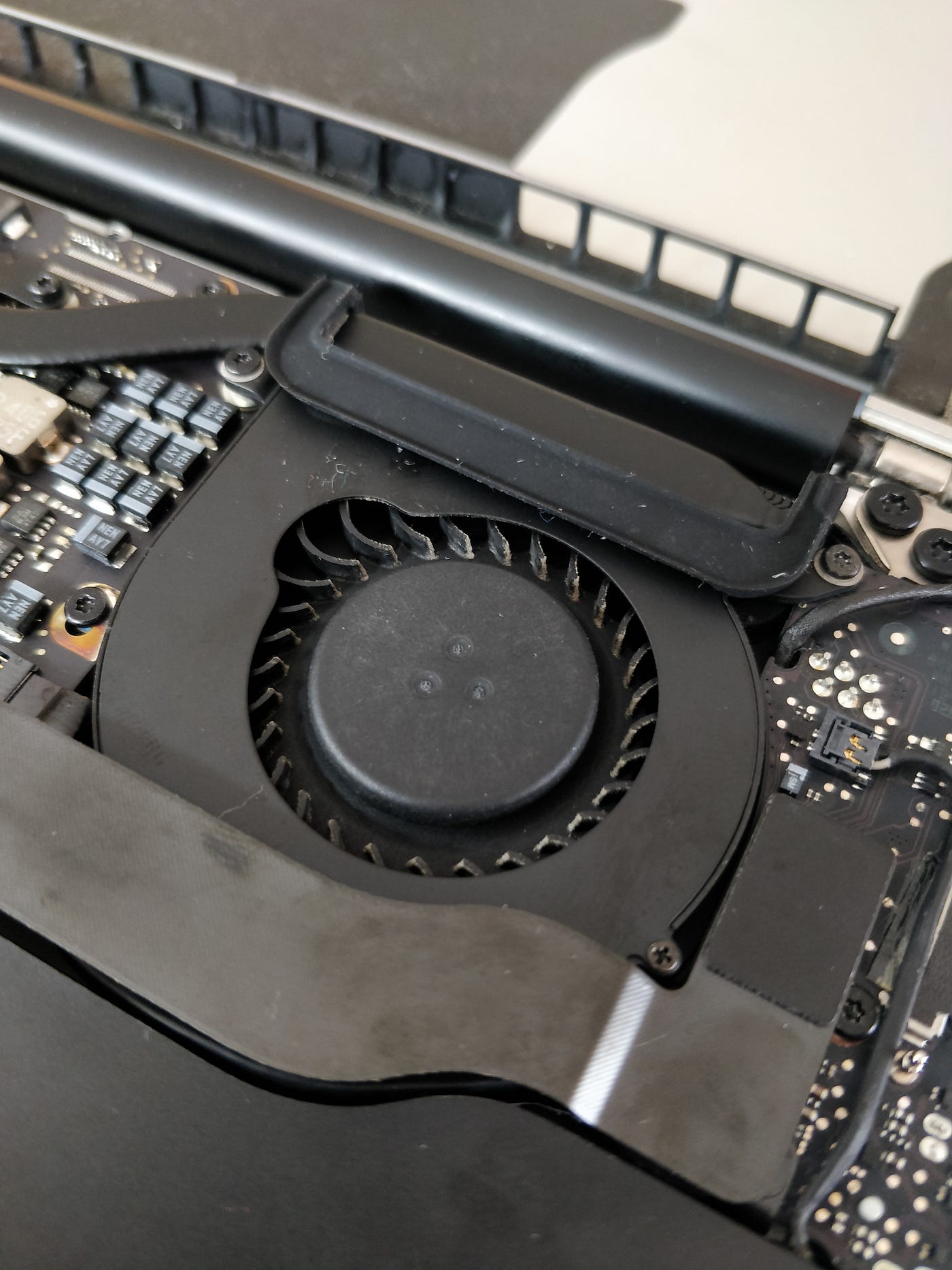 Why you should stop using cooling pads for your Mac or any laptop? by