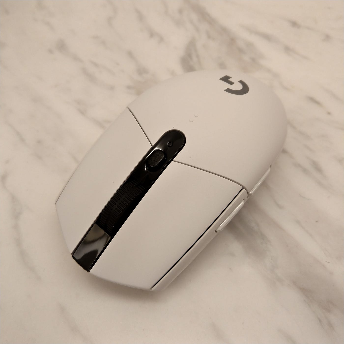 Logitech 羅技g304 無線電競滑鼠開箱 Logitech 羅技g304 無線電競滑鼠開箱2019 3 5 By Awei 開 玩 笑 Medium