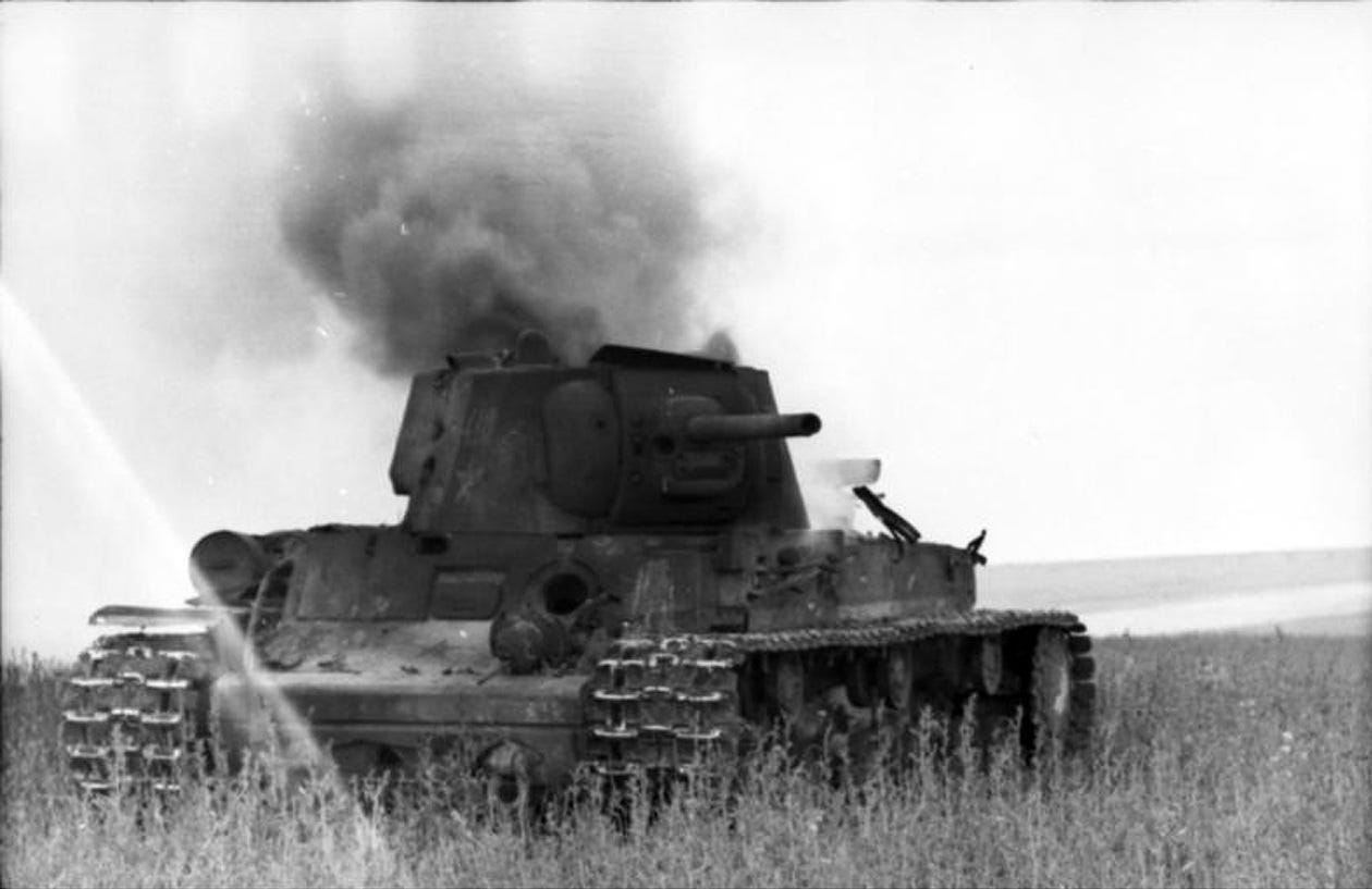 转瞬即逝的陆战之王！苏联KV-2重型坦克，一辆坦克阻击了一个德国装甲师 - 知乎