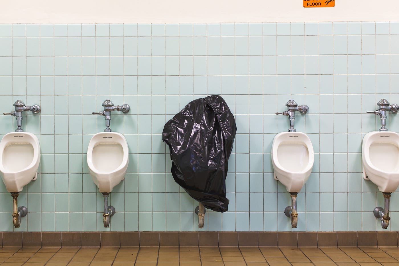 what does a urinal cake