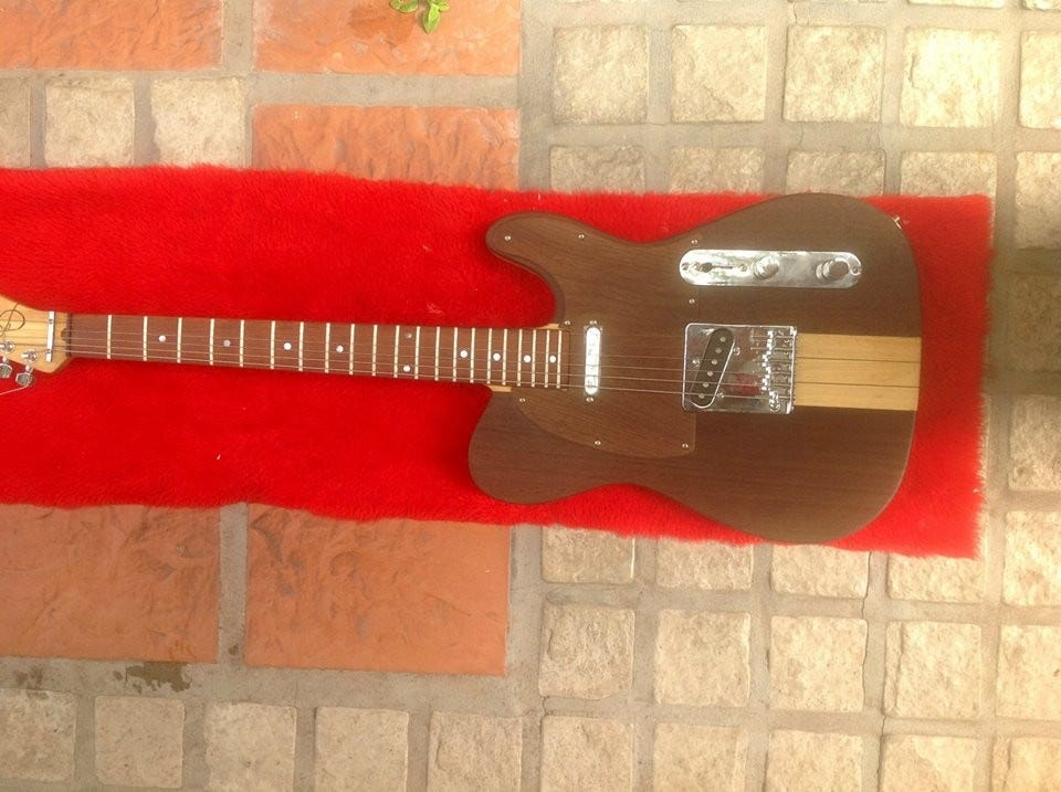 Lautaro Cobas. Cómo comprar una guitarra — Lautaro… | by Lautaro Mangeri  Cobas | Medium