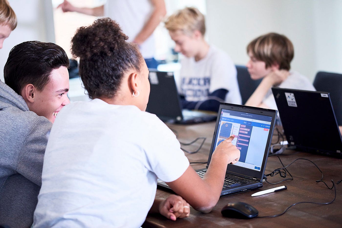 We inspire Kids in Hacker Schools by Philipp Henkel LogMeIn