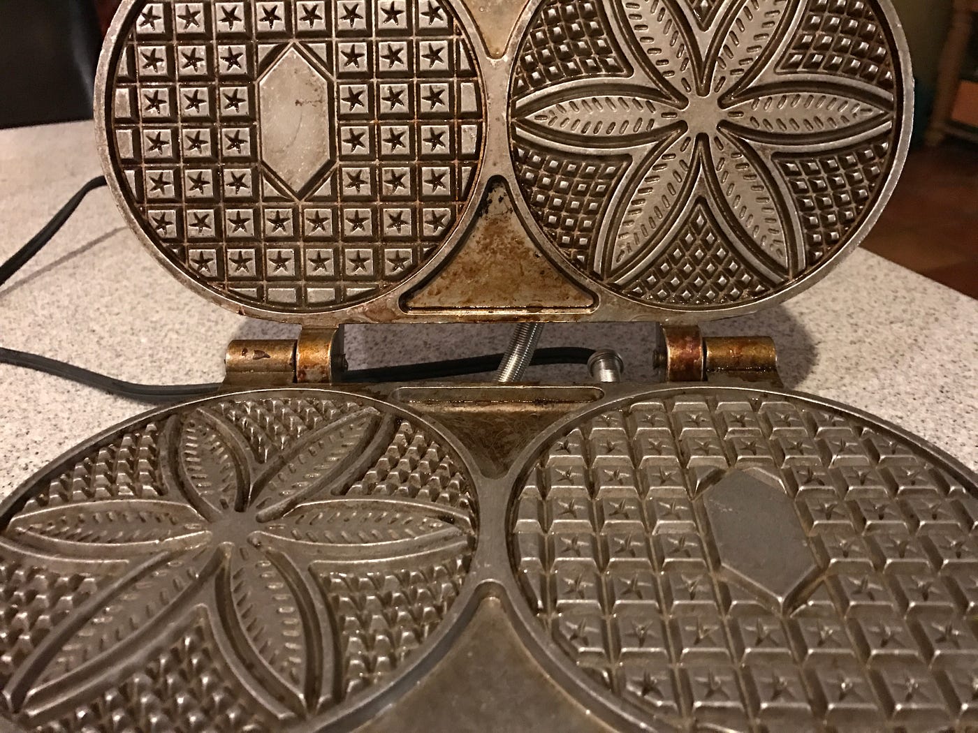 dolce pizzelle iron