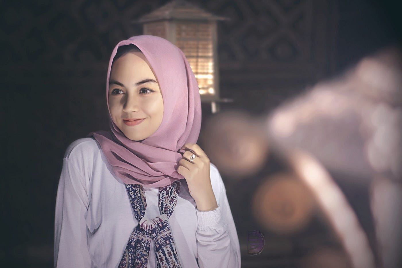 Warna hijab yang cocok untuk kulit sawo matang agar terlihat putih