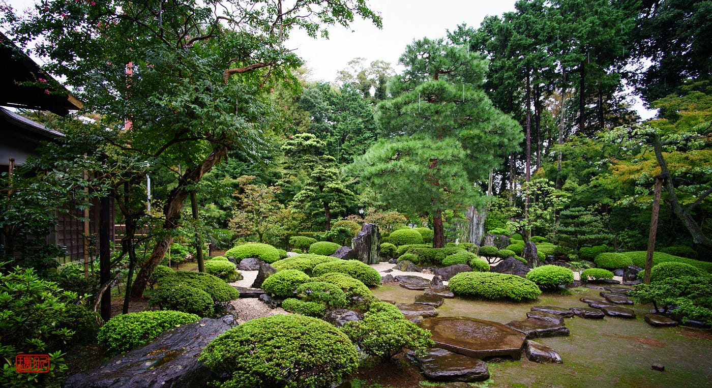 日式庭院 Japanese Garden 傳統的日式庭院很拘謹 維護的人花費的一番兼顧美感的心力 讓花草樹木朝著想要的方向 By Aret Chang Medium