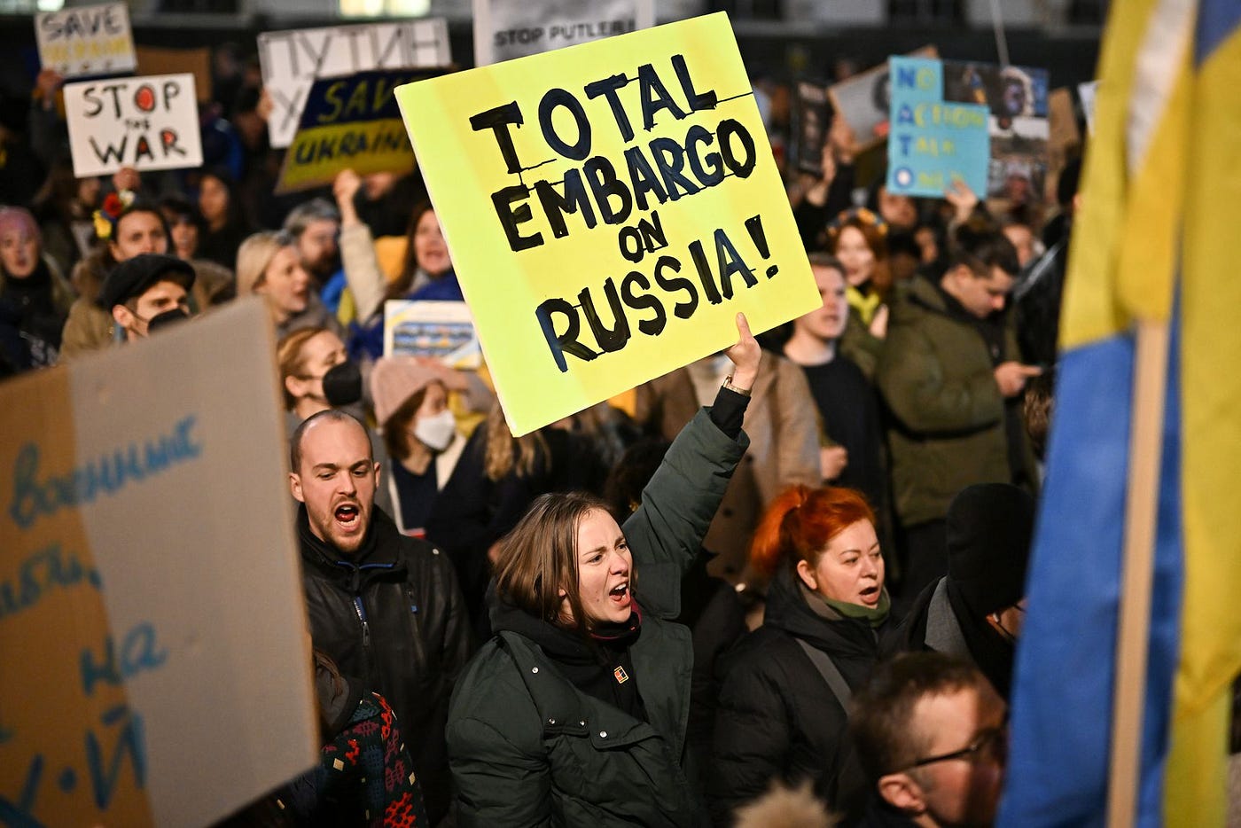 People demonstrate in support of Ukraine outside the residence of UK Prime Minister Boris Johnson in London on February 25. Jeff J Mitchell/Getty Images