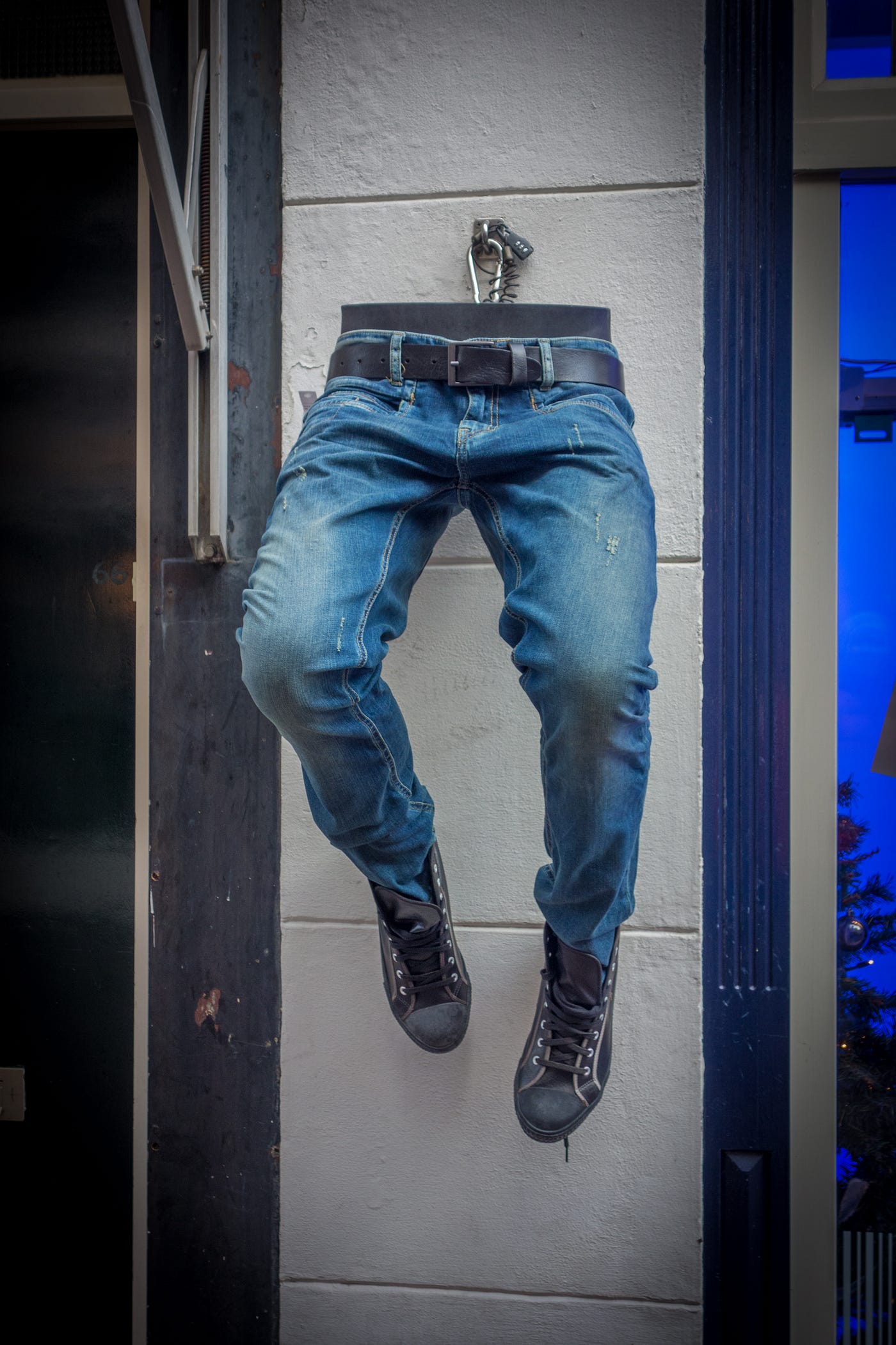 trend, buys BlueJeans Network 