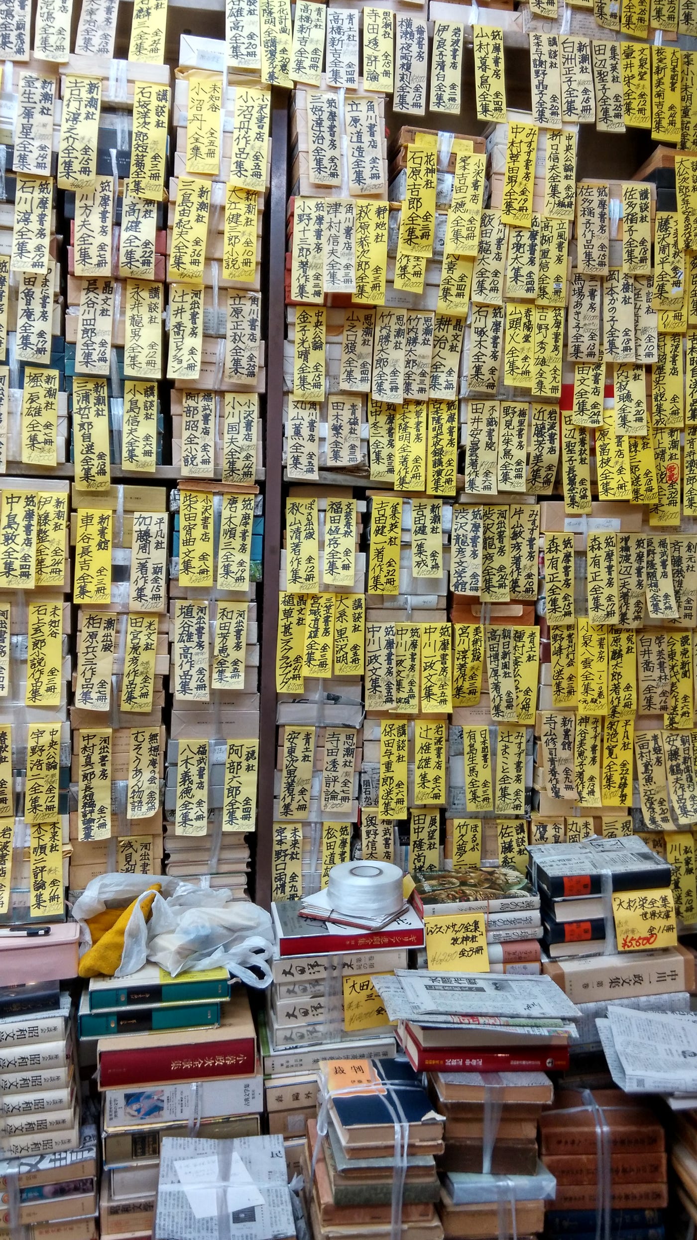涼風拂臉翻書尋寶 記神保町古書街 屈指一算 那三天我細看過的書店約十五六間 佔神保町157間古書店的十分之一 趁記 By 默泉