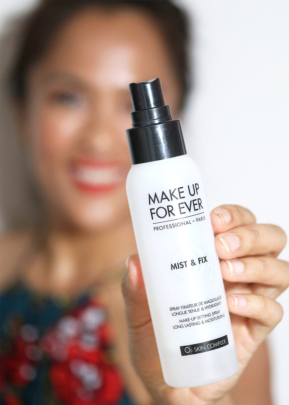 No-breakout makeup: setting spray | by Stephanie Papanikolas | Curology |  Medium