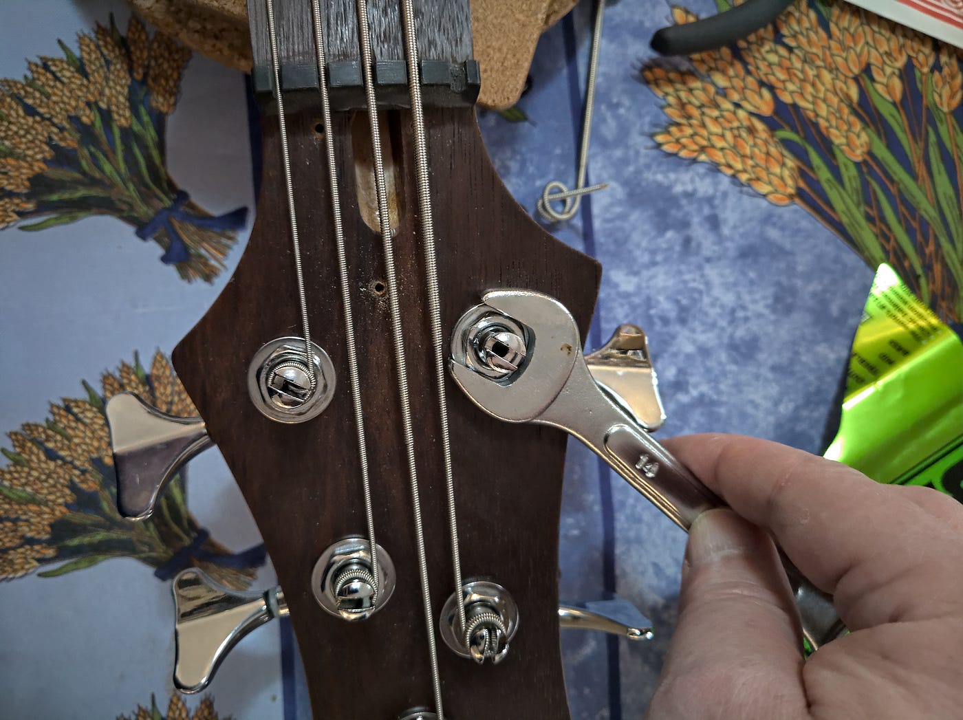 Bass Restring Axes Xplained Medium