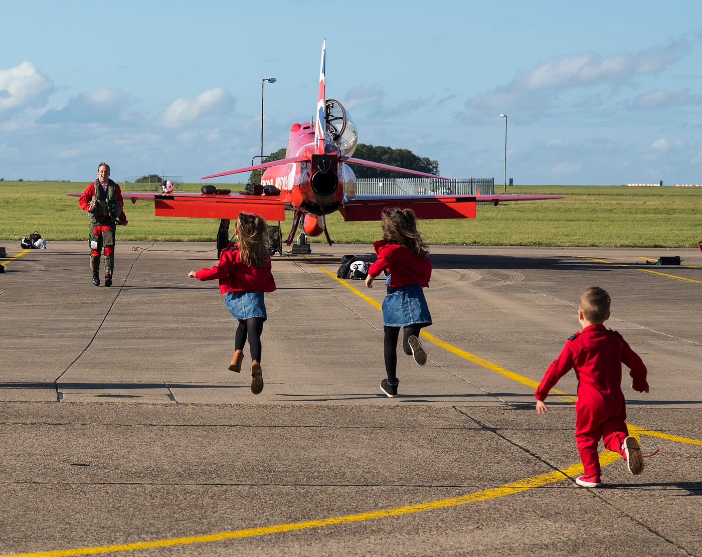 In Pictures: Red Arrows return from North America 🇺🇸🇨🇦 | by Ministry of  Defence | Voices Of The Armed Forces | Medium