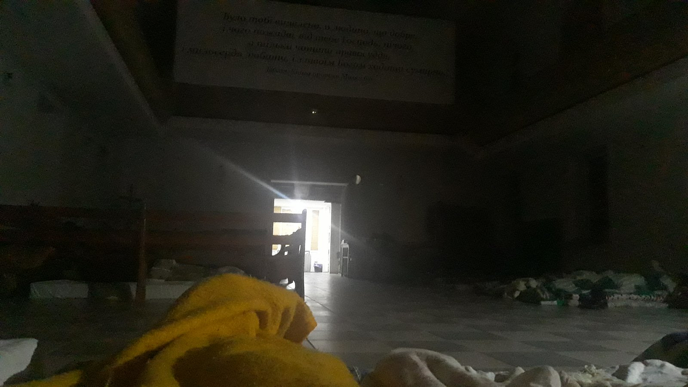 A photo my cousin sent me. He wrote: “Thank you for the contact. We’re getting settled in a wonderful church. We’re going to bed now.” — He’s travelling with his wife, his mother, his 8 yo son and a dog. But as you see, they aren’t the only ones there.