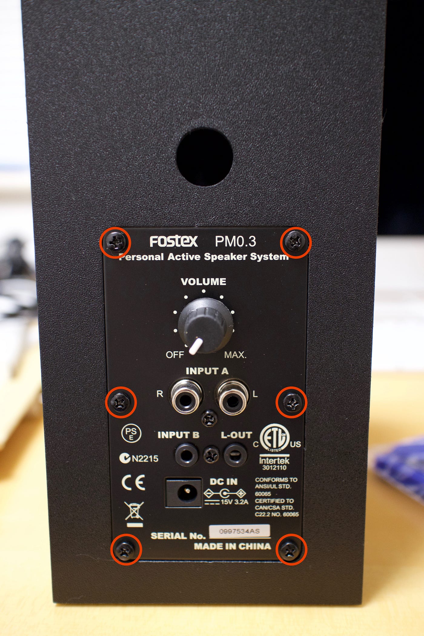 Fostex Pm0 3 のledを消す Ledが苦手だ 特に輝度の高い青色や白色ledは目に入るだけで頭が痛くなる Fo By Tase Medium