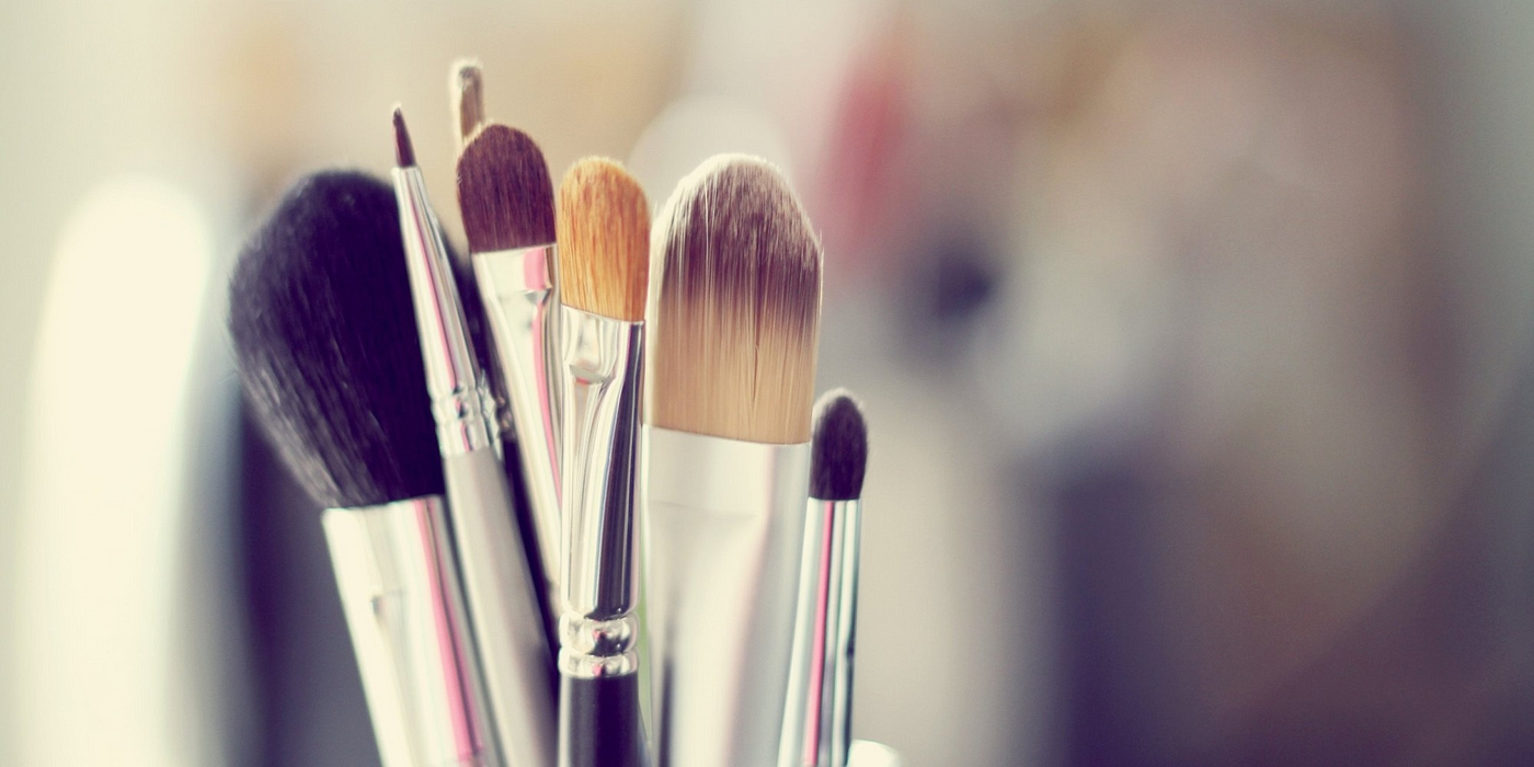 Qual é o kit básico de pincéis de maquiagem para começar? | by Paola  Gavazzi | TRUQUES DE MAQUIAGEM - Paola Gavazzi