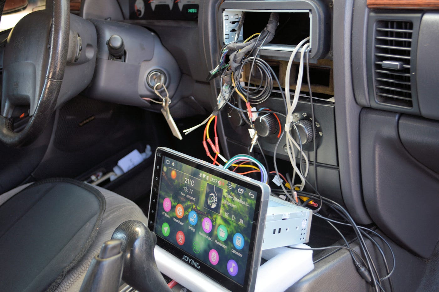 how to install lcd screen in car factory