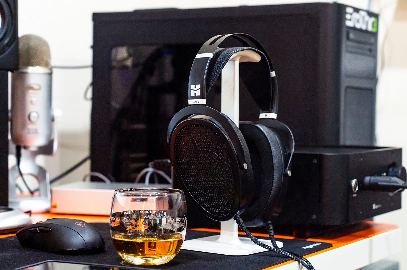 HiFiMAN Jade II Review. Weightless | by Alec | Bedrock Reviews | Medium