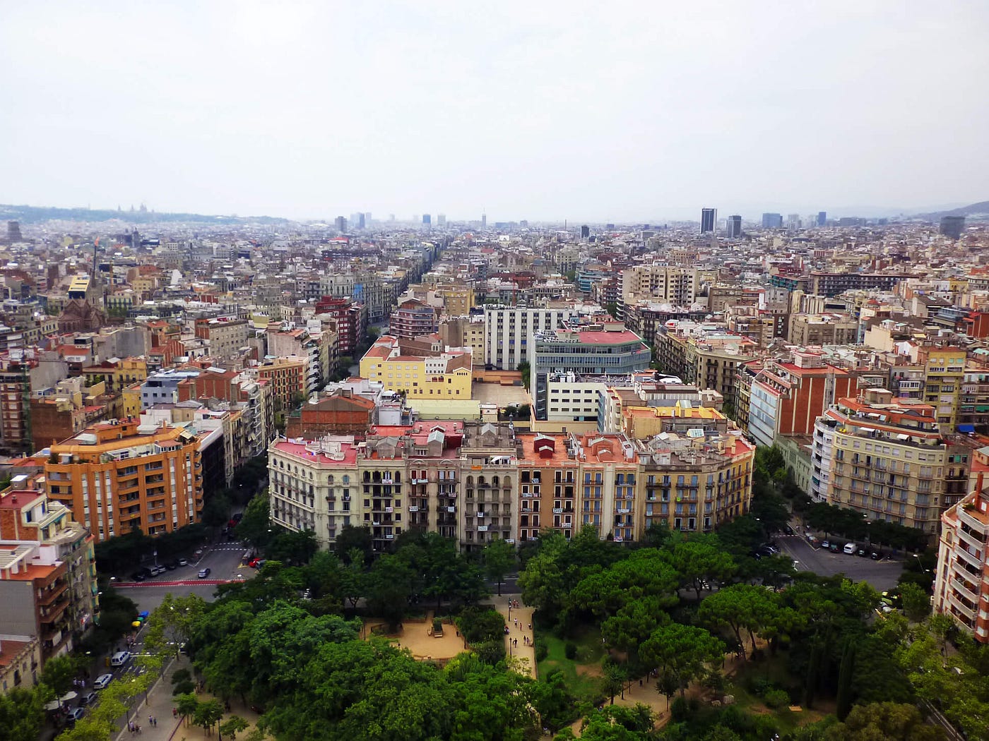 Templo Expiatório Da Sagrada Família Estilos Arquitetônicos Barcelona. Pluralismo cultural, planejamento… | by Bella Noce | Medium