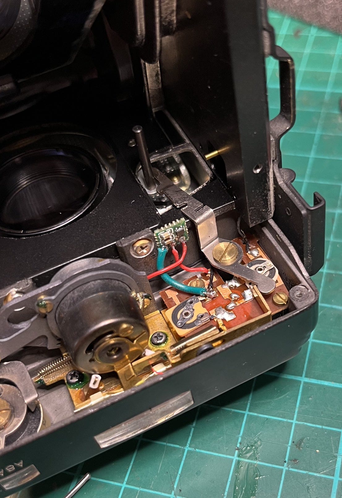 A stable 1.35V voltage regulator for vintage cameras and light meters
