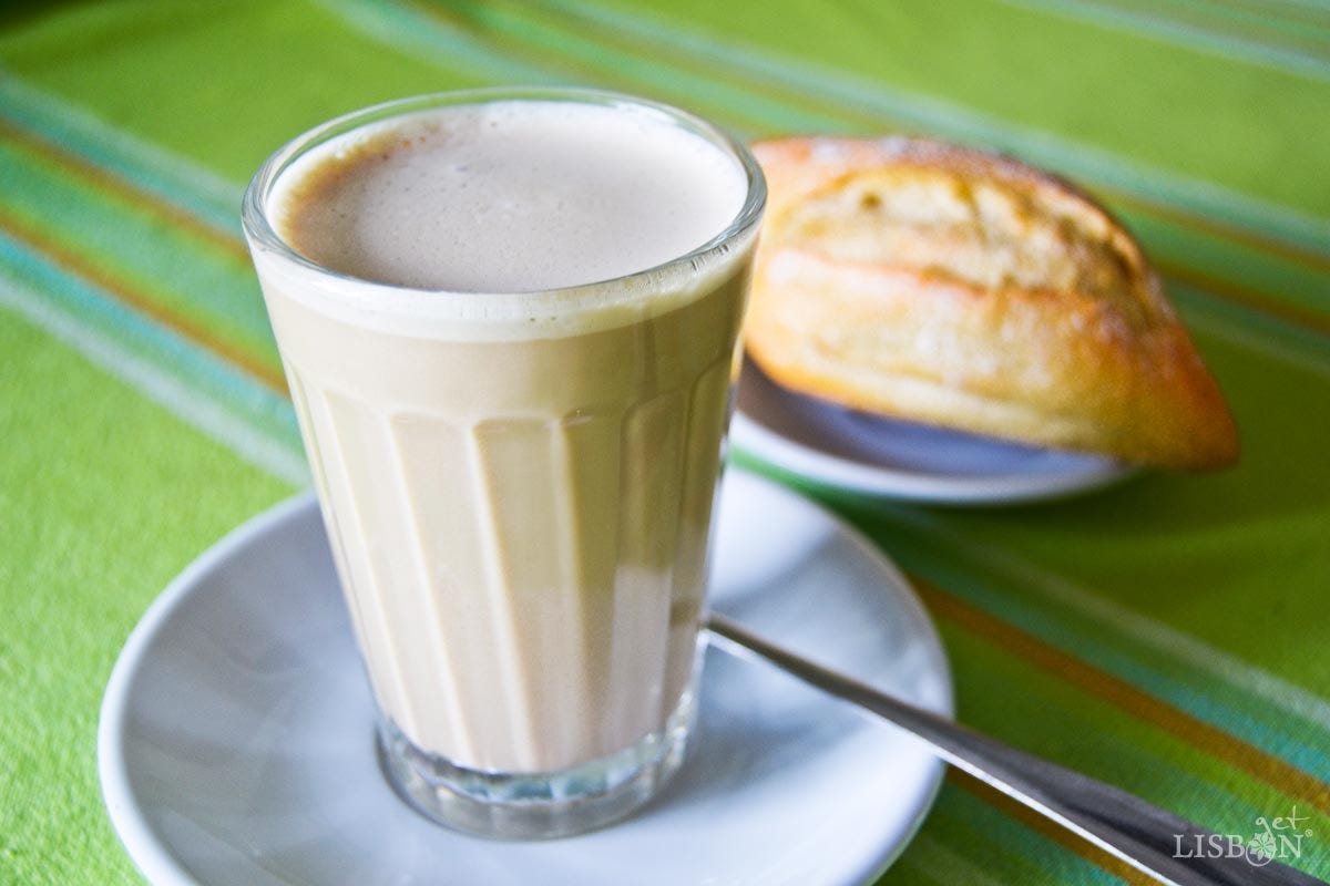 3 Styles of Coffee with Milk from Portugal: Galão, Meia-de-Leite e Garoto |  by getLISBON | Medium