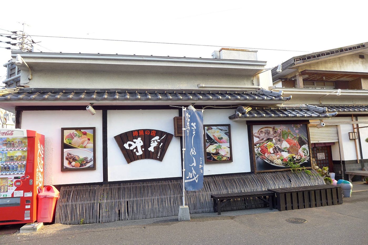 小豆島天黑覓食推介 位於瀨戶內海的小豆島是個觀光 郊遊的好地方 設有來往神戶 高松 宇野港等地的海路 By Yan Yan Medium
