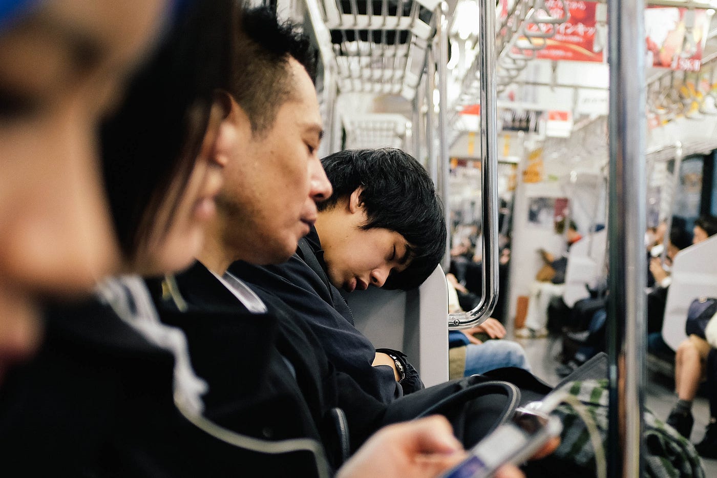 東京のやさしさ 気持ちのいい睡眠のヒミツ 何週間か前 電車で寝てる人を見たんだよね そんなのよく見るよ By Erika Ito Medium