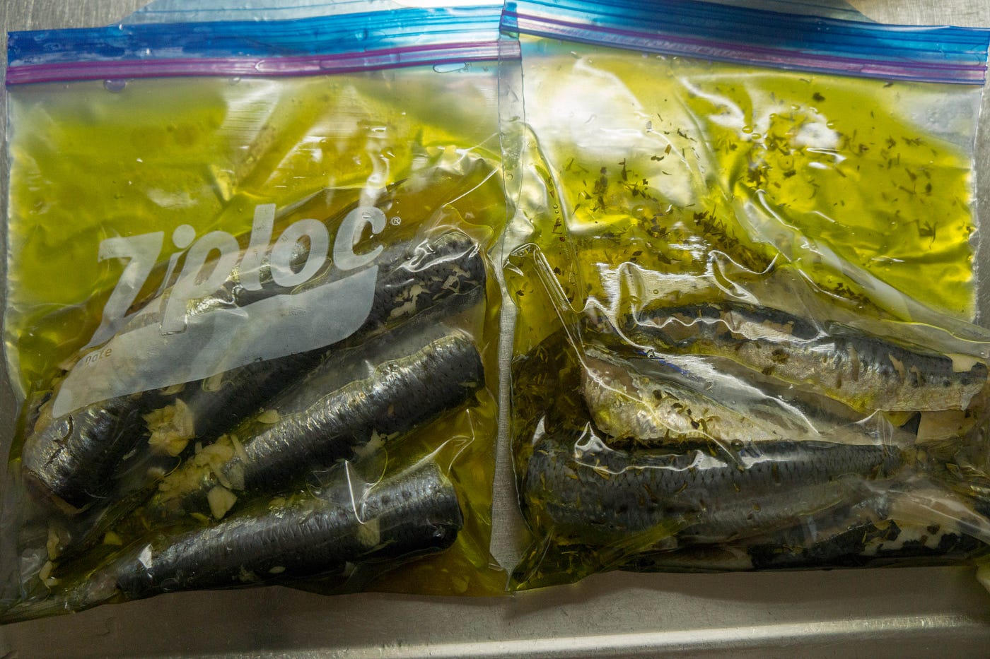 Anovaで鰯のコンフィ 以前秋刀魚のコンフィについてのエントリは書いたが あれ以降若干調理方法を変えた By Daisuke Maki Makisanch Medium
