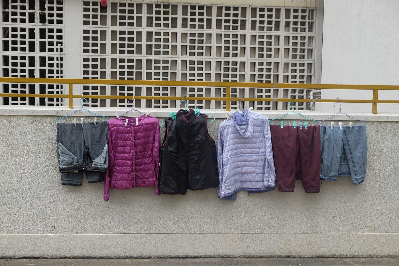 The buildings in Hong Kong have made the art of drying racks. by 王玉婷