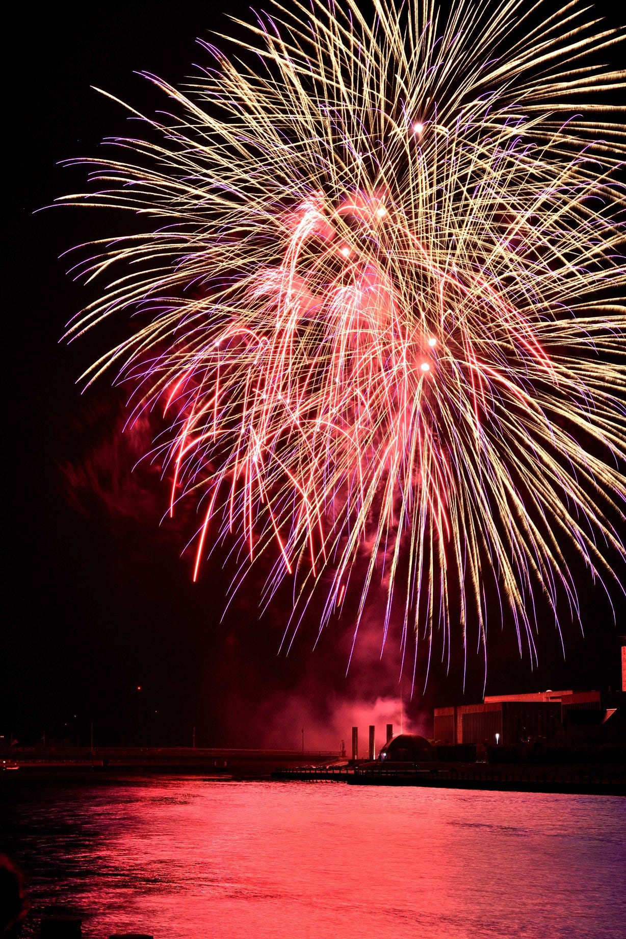 德島夏日祭典 夏季料理和工藝品 日本於5月下旬便準備送走春季 迎接盛夏的來臨 同時5月開始也會從沖繩作為起點 踏 By 是日太郎